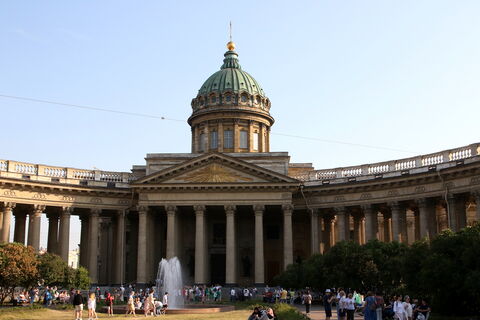 Почти миллион живых украшений накроет центр Петербурга этим летом