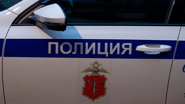 На берегу Невы правоохранители обнаружили тело неизвестной в спортивном костюме