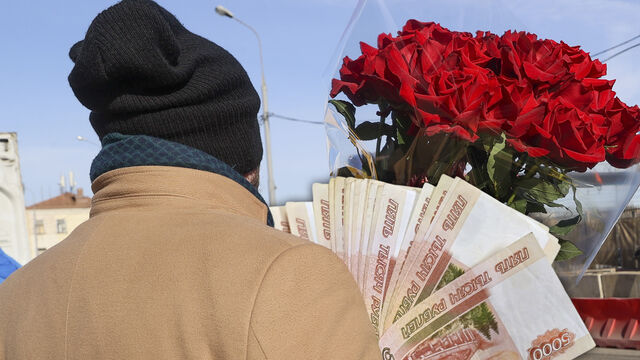 Сколько россияне тратят на 8 Марта: Петербург традиционно отличается от других городов 