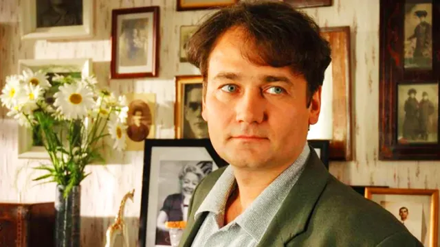 Собирает окурки и воспитывает чужих детей: куда после «Тайн следствия» пропал опер Петербурга Барышев