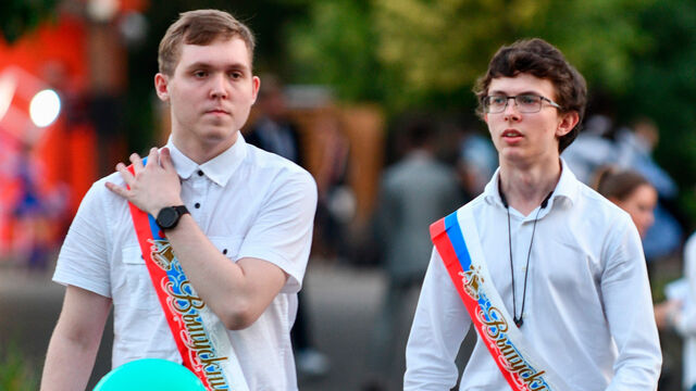 Выпускникам-2025 придется несладко: в Минобре родителям и школьникам готовят новые сложности