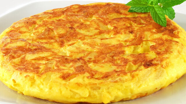 Вкуснейшее блюдо со смешным названием: рецепт пышного сладкого омлета по-белорусски