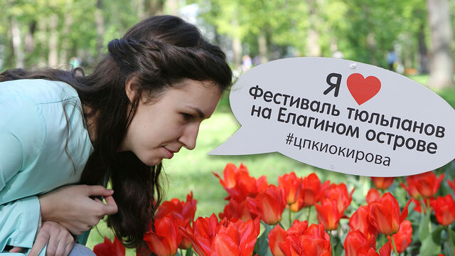 Махровые, попугайные и черные: где в Петербурге найти самое большое скопление необычных тюльпанов