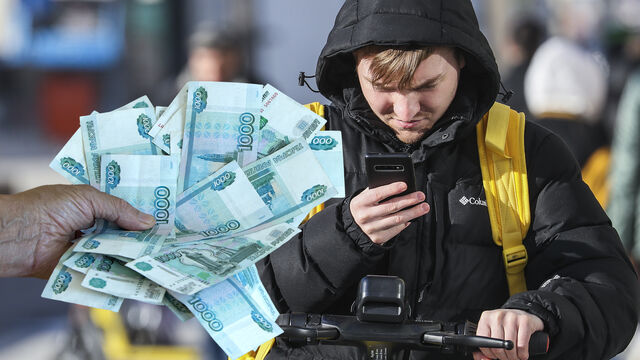 Зарплаты курьеров в Петербурге вырастут в 2025 году до 186 тысяч рублей: кому еще повезет