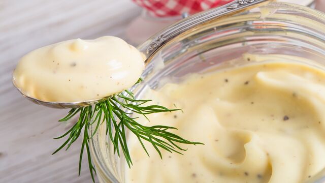 Этот домашний майонез полезнее и вкуснее покупного: запишите 3 простых рецепта идеальной заправки для салатов 