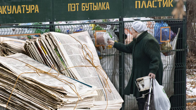 Архив за бесценок: Петербуржцы разбирают на сувениры уникальную находку