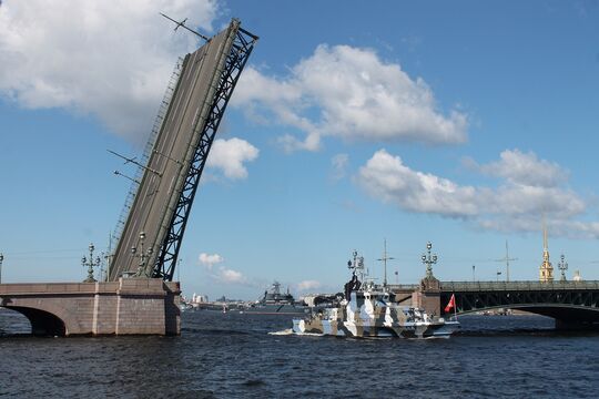 В Петербурге начались весенние пазлы: ночью с 25 по 28 марта мосты будут разводить — когда и какие именно