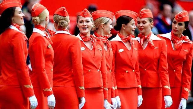 Секреты профессии: какие требования к стюардессам есть в разных странах — не только рост и размер одежды
