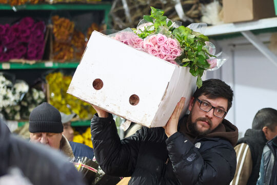 Скидываемся на 8 Марта: как избежать неловких ситуаций в коллективе