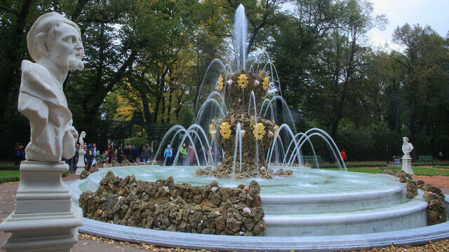 Где в Петербурге найти кусок чистого золота: три легенды о старинной кованной ограде