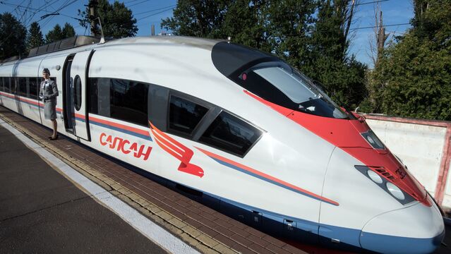 Наливают пиво, дают шоколадки: вместо «Сапсана» из Петербурга в Москву теперь колесит «Аврора»