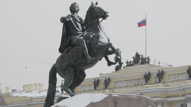 Москва мечтала стать Ленинградом: как город на Неве обошел столицу в гонке за названием
