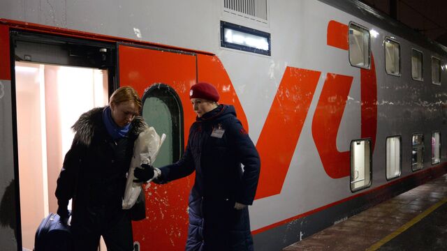 Узкие полки, низкий потолок и нет места для багажа: чем плохи двухэтажные поезда РЖД