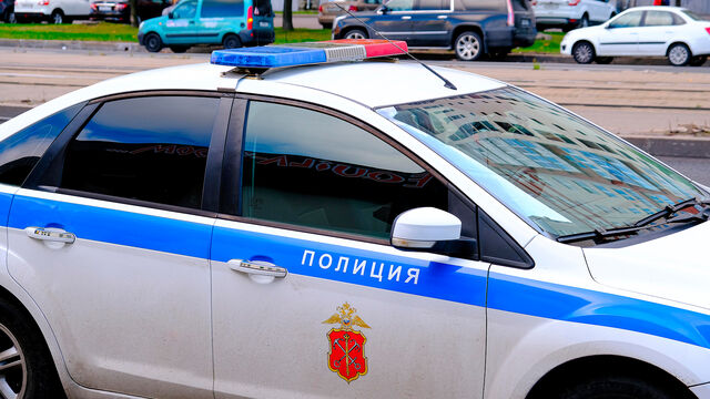 Петербуржец украл технику незнакомцев, устроивших драку в центре города