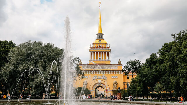 За гранью мифа: что на самом деле хранит шар на шпиле Адмиралтейства в Санкт-Петербурге?