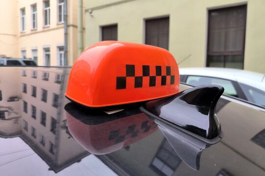 Такси по честной цене: в Петербурге защитят пассажиров от завышенных тарифов