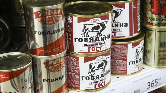 Консервный бум в России: почему сметают с полок мясные консервы
