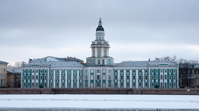От деревянной избушки до Кунсткамеры: четыре самых старых здания Петербурга