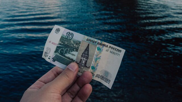 Курс доллара зашкаливает: цены на какие товары первыми взлетят до небес 
