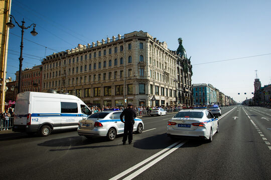 В Петербурге с 6 июля начали действовать дорожные ограничения в восьми районах