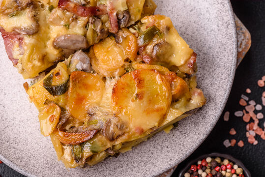 Пирог без теста и духовки — картофель, творог и яйца, а вкус как у королевского блюда