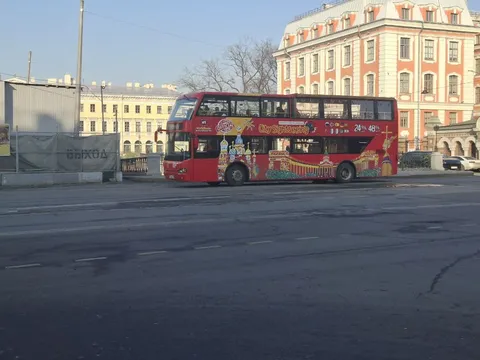 В Петербурге усилили автобусные и трамвайные маршруты до пригородов и новостроек