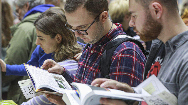 На что переключились петербуржцы: не все горожане увлечены книгами — есть кое-что поинтересней