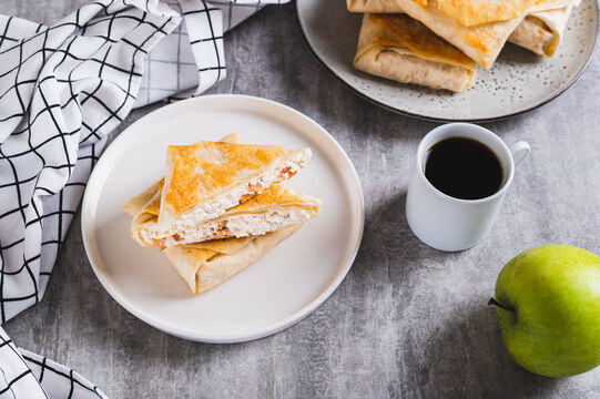 Готовлю конвертики из лаваша — получаются хрустящими и вкусными: идеальный завтрак перед школой