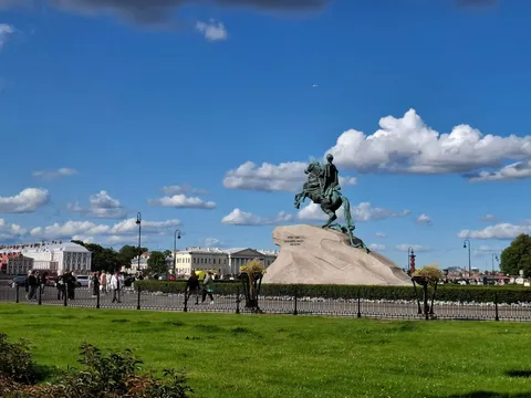 Петербург обошел Москву: почему 22% россиян мечтают о набережных Невы, а не о столичной суете