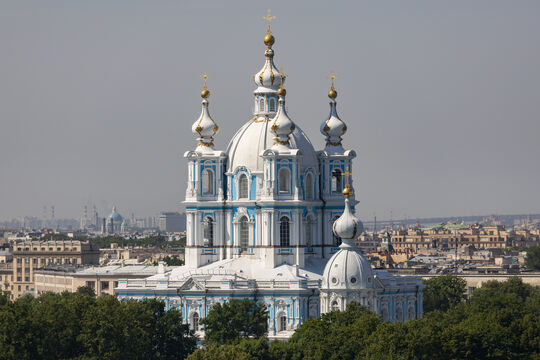 Рекордсмен-долгострой в Петербурге: что хранит под своими сводами Смольный собор 