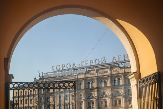 12,5 миллионов гостей и тройная ответственность: депутаты ЗАКСа принимают новые правила петербургского гостеприимства