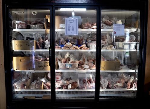 Пакет, контейнер, а может и вовсе вакуум? Как лучше хранить мясо, чтобы дольше пролежало и не пахло морозилкой