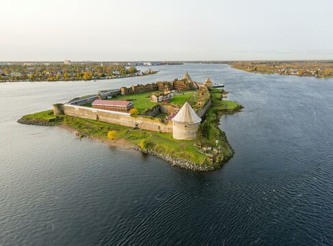 Лето под боком: куда сбежать из Петербурга в мир пещер, крепостей и лесных тайн