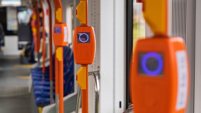 Некорректные списания за проезд в Петербурге: вернут ли деньги на ЕКП обратно?