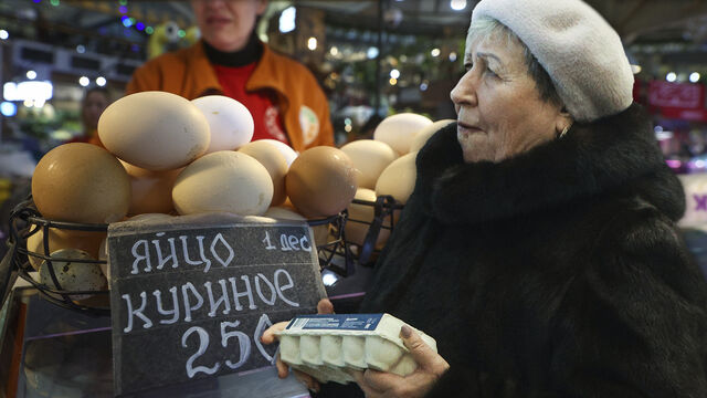Красные, синие, с цифрами или буквами: как петербуржцам выбрать самые свежие и полезные яйца