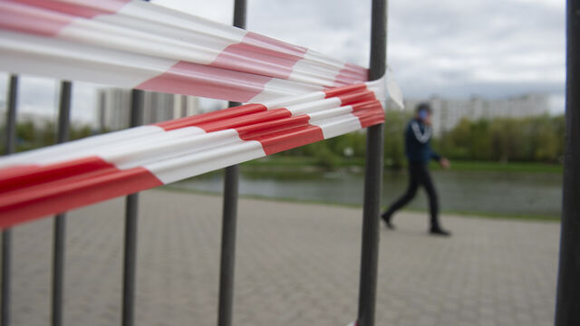 Парки Петербурга закрыли: что происходит в городе