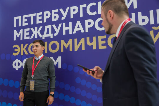 «Петербуржцам лучше уехать из города»: как ПМЭФ отразился на жизни местных жителей