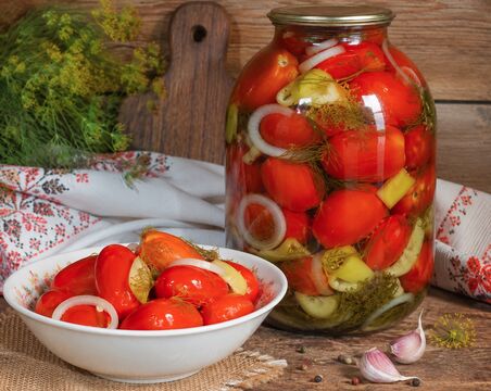 Уксус в помидоры больше не лью: 1 ложка другой кислоты — и маринад получается кисло-сладким и ароматным