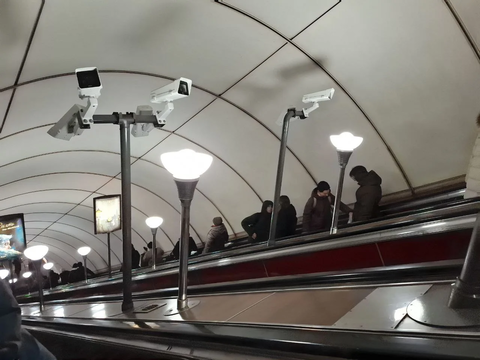 В Петербурге на два с лишним месяца ограничат вход на станцию метро "Нарвская"