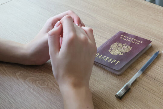 ИИ в наушнике, умные очки и 914 «гениев»: как Петербург сдавал ЕГЭ в этом году