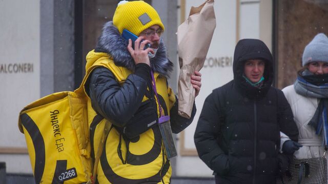 Оставить у двери: почему петербургские курьеры игнорируют просьбу и названивают в звонок и по телефону