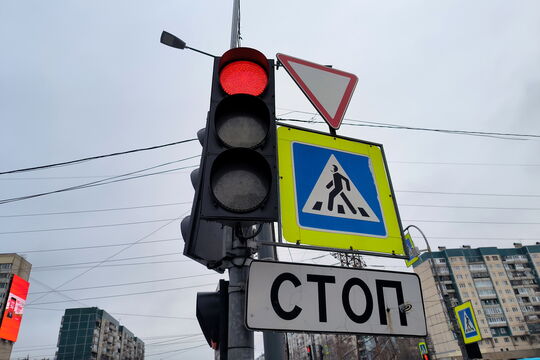 Долгая пауза на красном: почему новые светофоры в Петербурге заставляют рисковать