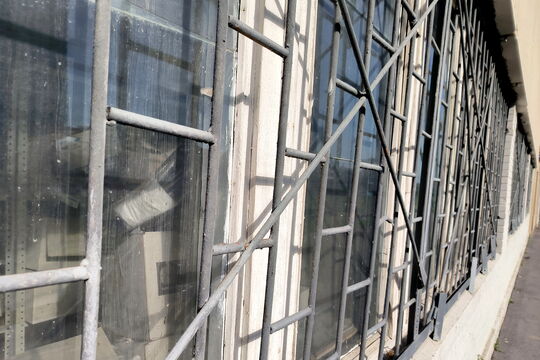 Ни первого этажа, ни близости к метро: как Петербург за год избавился от бюджетных квартир