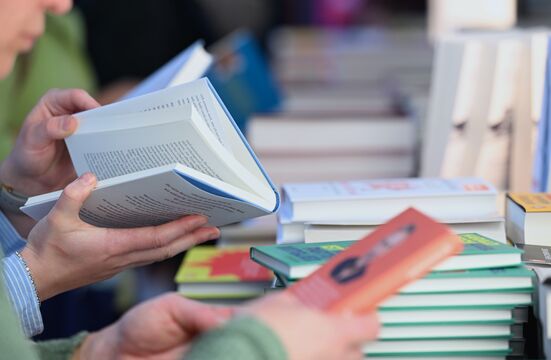 Почему у заядлых читателей старение протекает иначе - мнение нейробиологов