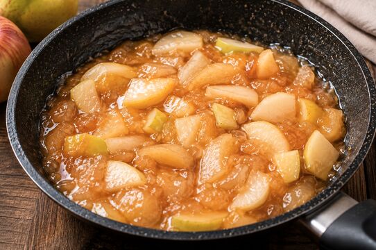 Обжариваю яблоки и груши с сахаром - получается янтарное варенье: в кастрюле такую вкуснятину не приготовить