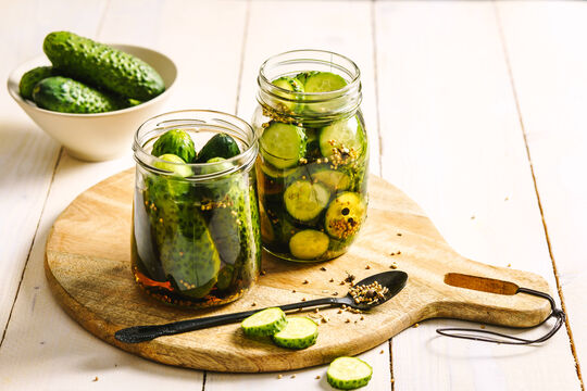 Готовлю заготовки из огурцов без стерилизации — хранятся отлично и вкуснее, чем у бабушки в деревне