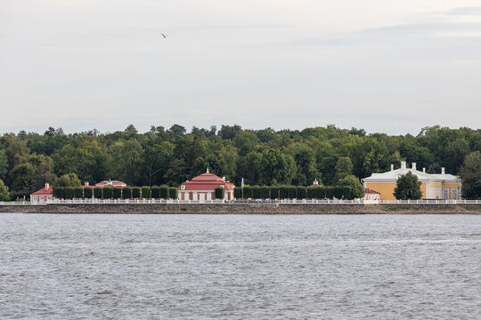 Шкиперская куртка Петра I и эхо в подземном ходе: как погулять в пригородах Петербурга бесплатно