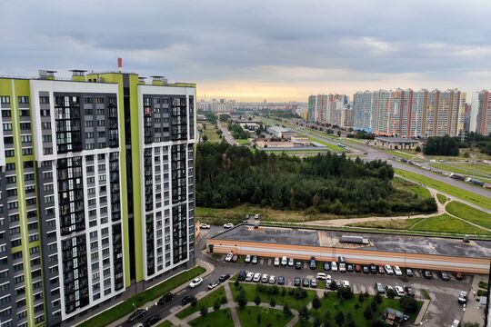 Что происходит с новостройками в Петербурге и почему московский спад путает все карты