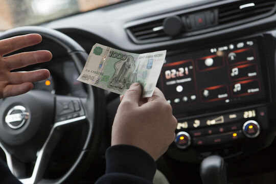 От 10 до 15 тысяч: как вырастет транспортный налог для владельцев старых автомобилей и что их ждет