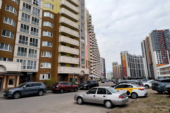 От машин из 59 регионов на газонах до умного ремонта: туристы из каких городов чаще всего нарушали правила парковки в Петербурге